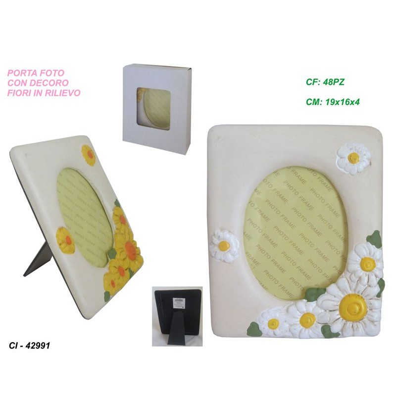 cornice-crema-con-fiori-in-rilievo