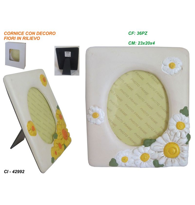 cornice-crema-con-fiori-in-rilievo-13x18